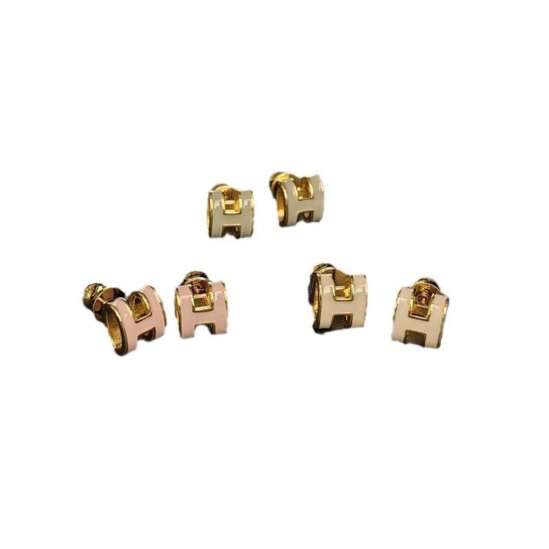 Designer Letter Oil Drip Earrings Female New Wearing Small High-end Small Fragrant Simple Earrings