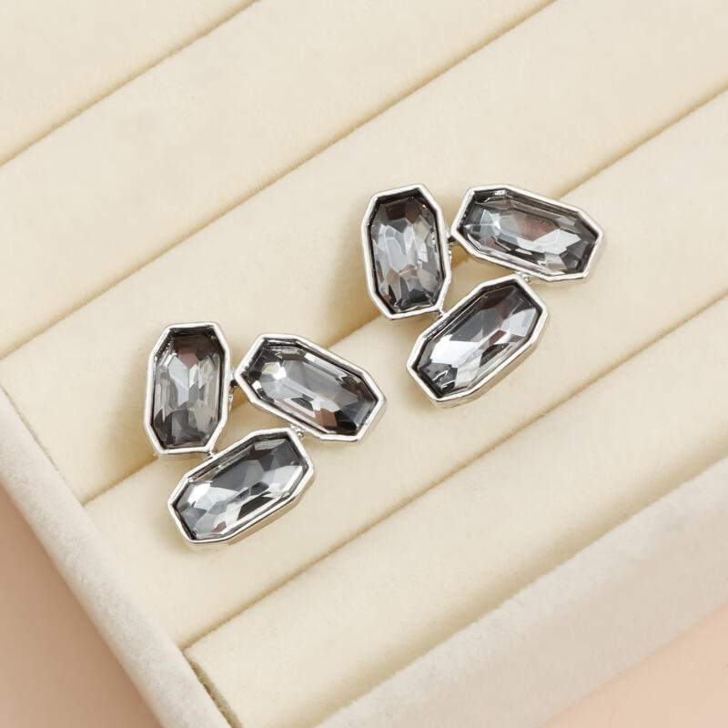 Minimalist Acrylic Rhinestone Earrings for Women Korean Fashion Geometry Triangle Stud Earrings Wedding Party Jewelry Accessory