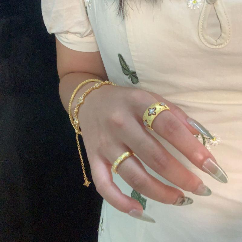 Italian Cloth Qi Latti Brushed Craft Hollow Four-Leaf Clover Diamond Bracelet Women'S High-End Temperament Bracelet