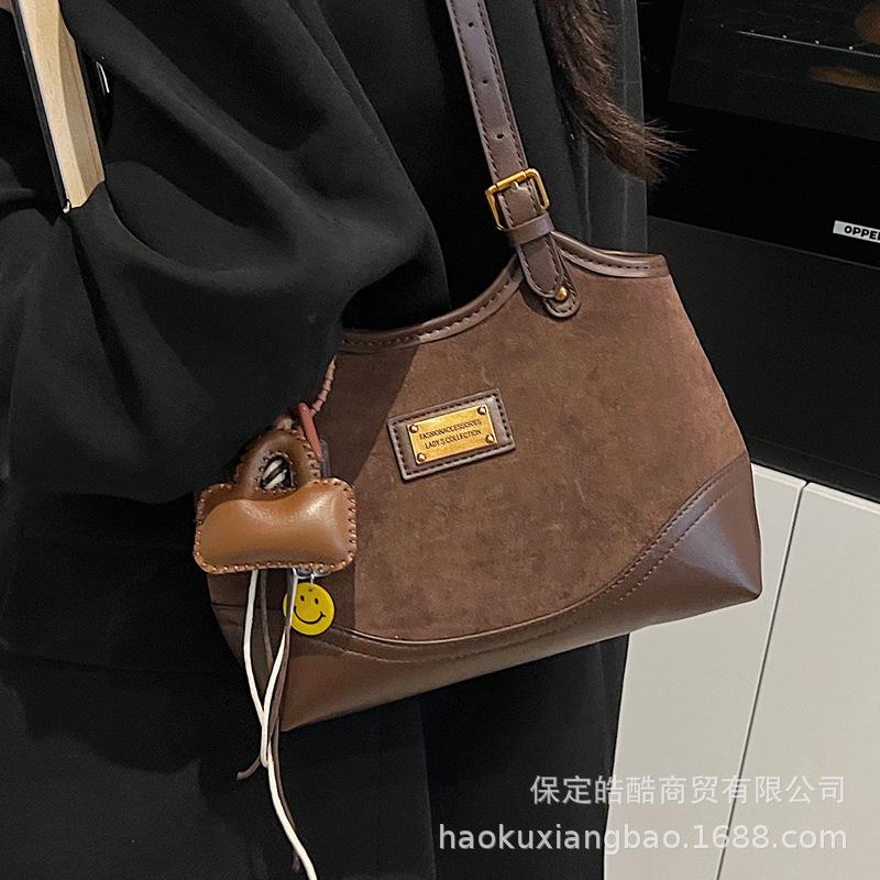Large capacity bag women's autumn and winter 2025 new matte retro shoulder armpit bag casual work commuter tote bag
