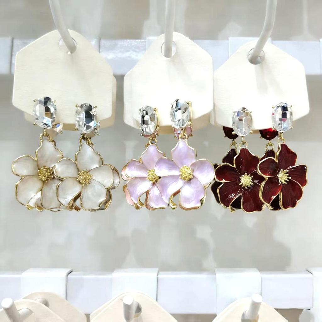 French Retro Drip Oil Rhinestone Flower Stud Earrings: Sweet and Luxurious Accessories for Women