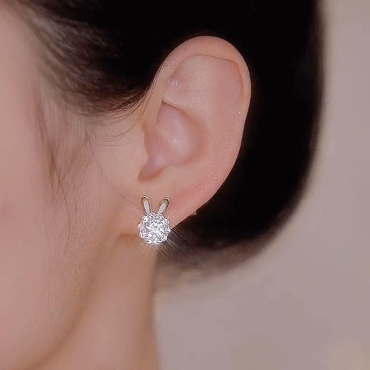 

Вращающиеся серьги-гвоздики Кролика Серьги-гвоздики из стерлингового серебра S925 2023 Новый женский дизайн Вращающийся свет Роскошная Миноритарий Стиль