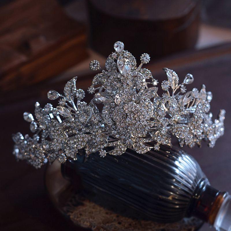 

Высококлассный Элегантный и Роскошный Двухслойный Тяжелая Промышленность Платье Принцессы Свадебный Костюм и Аксессуары для Стайлинга Макияжа