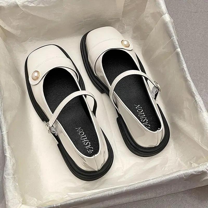 

Женская обувь с квадратным носком Мэри Джейн в японском стиле Лолита Жемчужный низкий каблук Элегантная обувь для женщин Молочный Обычная кожа Повседневная A E 40