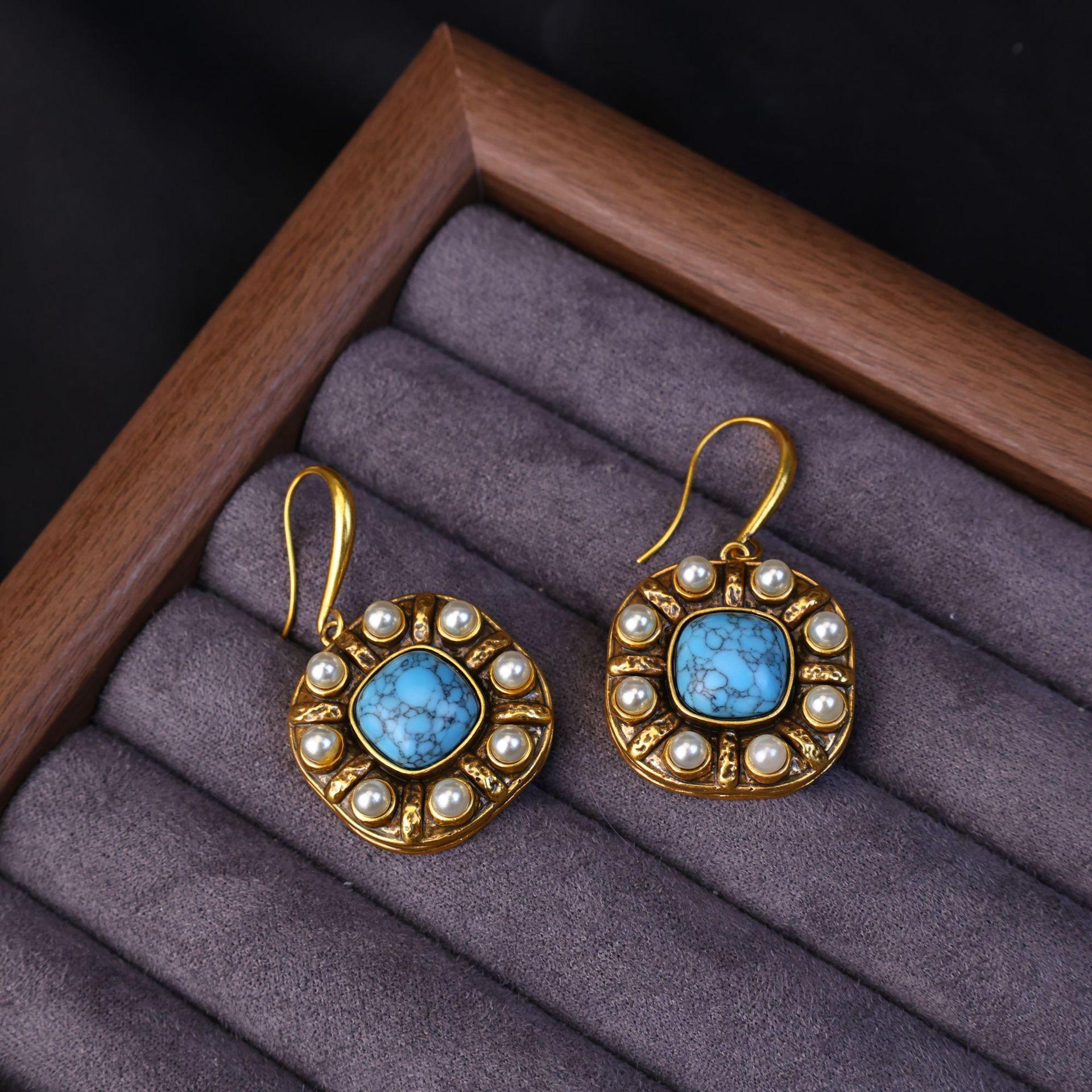 

Винтажные серьги-пусеты с инкрустацией жемчугом и бирюзой - Классический, элегантный ретро-дизайн для женщин