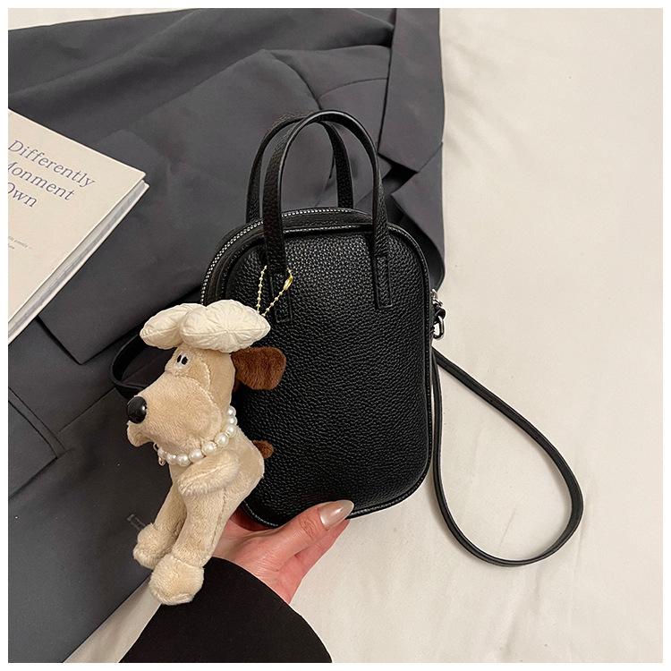 This year's popular fashion messenger small bag for women 2025 spring new trendy retro shoulder commuter bowling bag for women