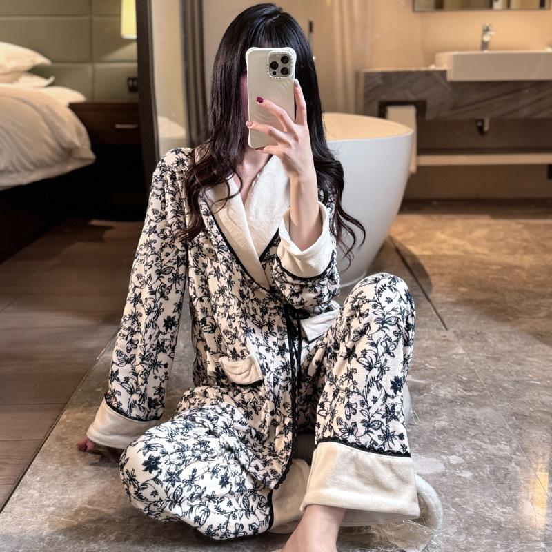Women's Autumn and Winter Island Velvet Pajamas Set Cardigan Warm Thickened Suede New National Style Long Sleeves Trousers Loungewear
