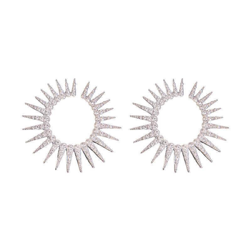 Srebrne kolczyki sztyfty w kształcie słonecznika wysadzane diamentami - Elegancka i modna biżuteria damska