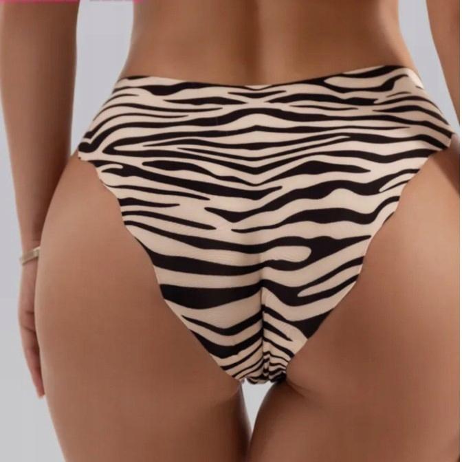 Stringi Damskie Seksowne M z Niskim Stanem Miękkie Wzór Zebra Intimeo