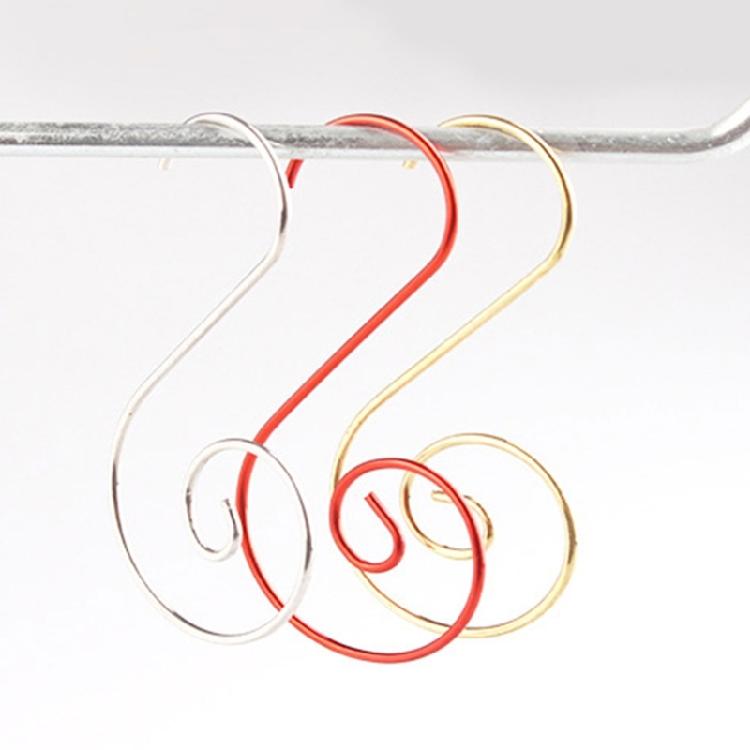 100pcs Christmas Tree Decoration Hooks S Shaped Hangers for Hanging Ornaments Metal Holiday Ornament Hanging Solution