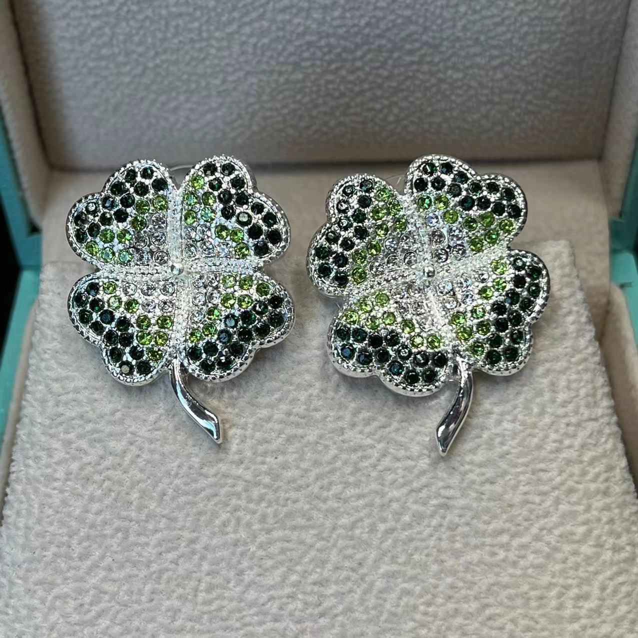 Vintage Earrings With Studded Four Leaf Clover Exquisite Luxurious Style Fashionable Fresh