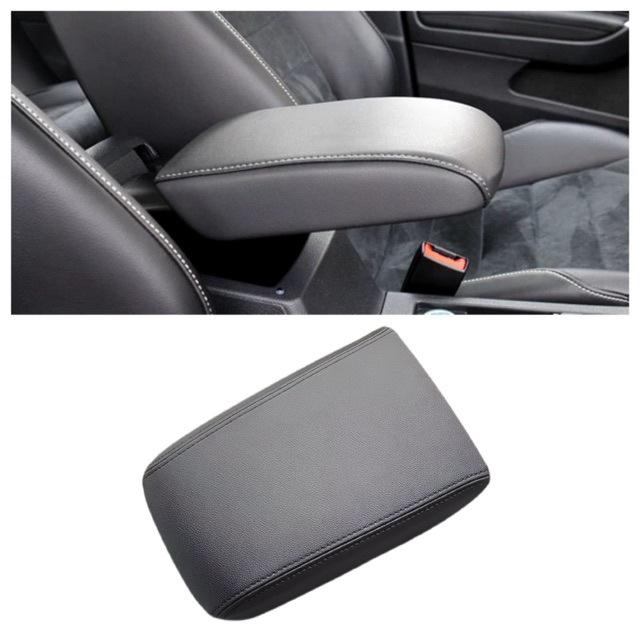 

Premium Cover Set for Golf 7: Hand Luggage Box, Console, Armrest, and Handrail Covers чорний