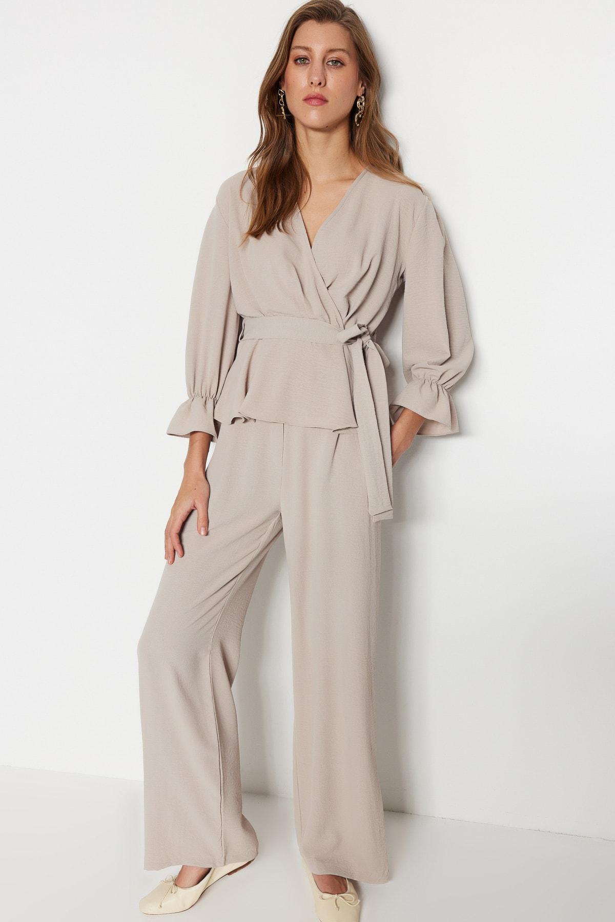 

Блузка - Бежевая - Приталенная