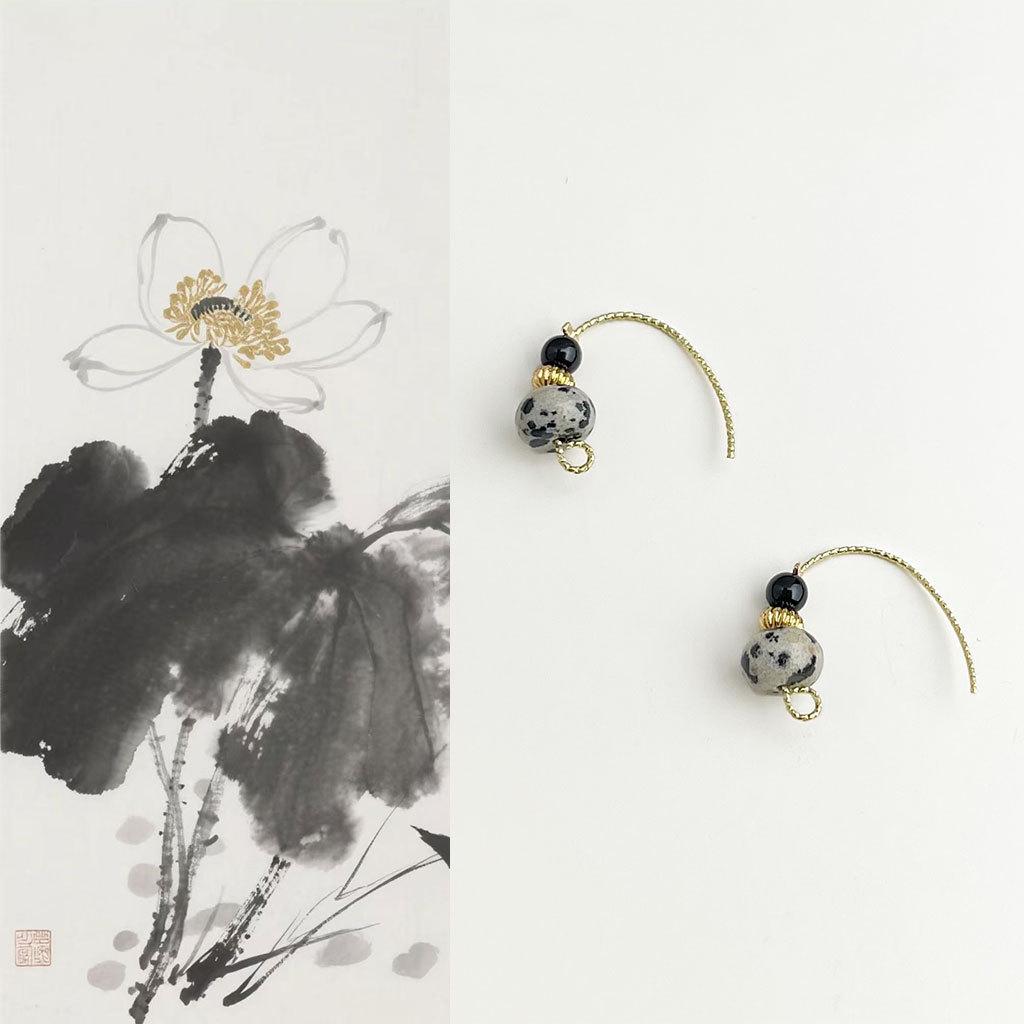 Handgefertigte Ohrringe im chinesischen Stil aus schwarzem Achat - Künstlerisches, von Hanfu inspiriertes Design