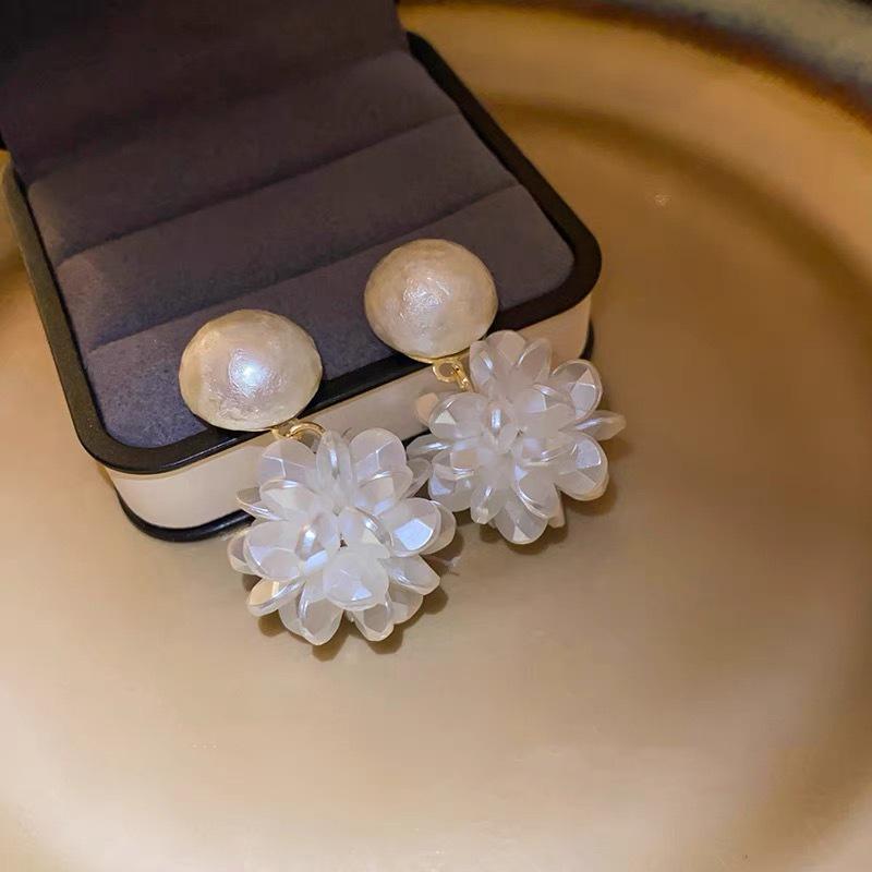 French Floral Pearl Earrings: Versatile, Exquisite, Retro Studs for Women
