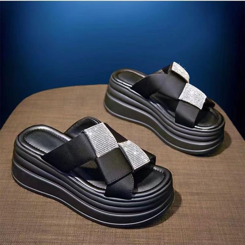 

Женские модные шлепанцы со стразами 2024 года, толстые подошвы, одежда для отдыха на открытом воздухе, модная пляжная обувь, сандалии для дома, нескользящие, обувь 35 чёрный