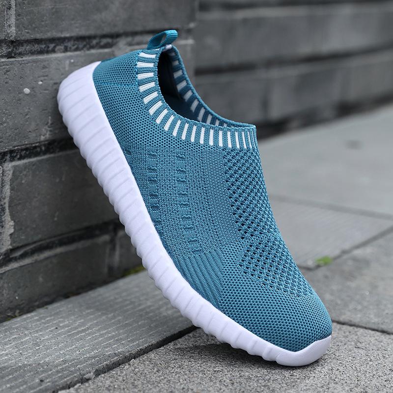 Summer new large size casual sports shoes women's European and American round head flat bottom knitted mesh casual single shoes