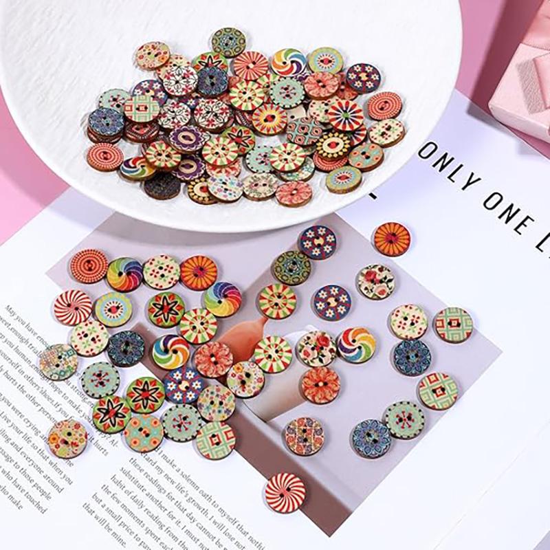 100Pcs 2-hole Mixed Flower Wooden Decorative Button 15/20/25mm Round Shape Wooden Buttons Set Suitable for Sewing Clip Art Craft
