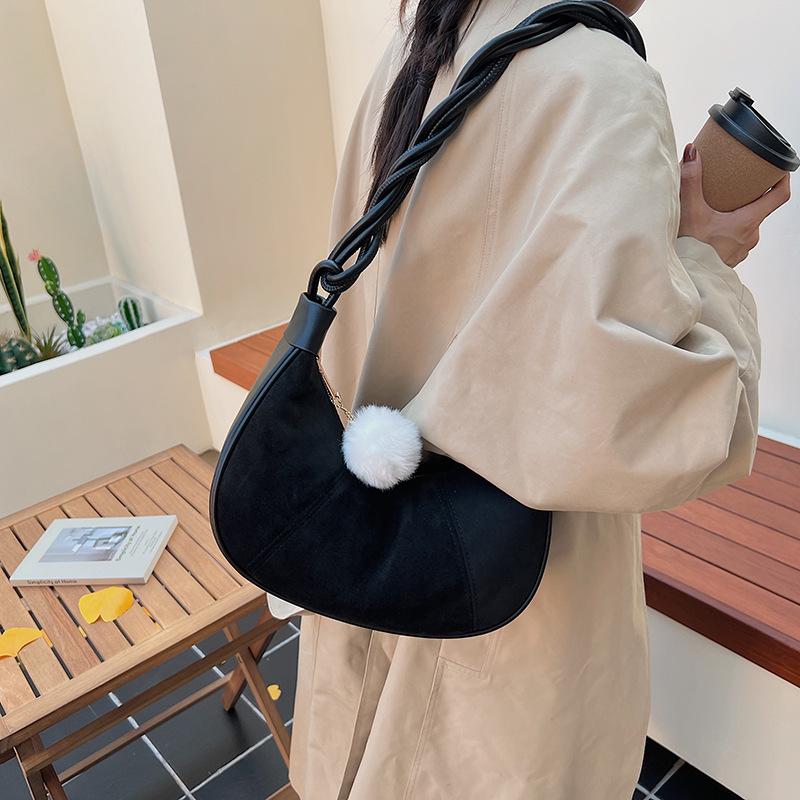 Hand Carry Fashion Dumpling Bag Women 2025 Autumn and Winter Korean Ins Simple Versatile Shoulder Bag Niche Trend Messenger Bag