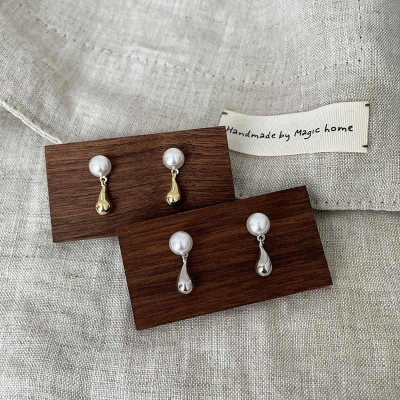 French Retro Pearl Smooth Water Drop Stud Earrings Women'S Light Luxury Elegant Personality Fashion Trend Versatile Earrings