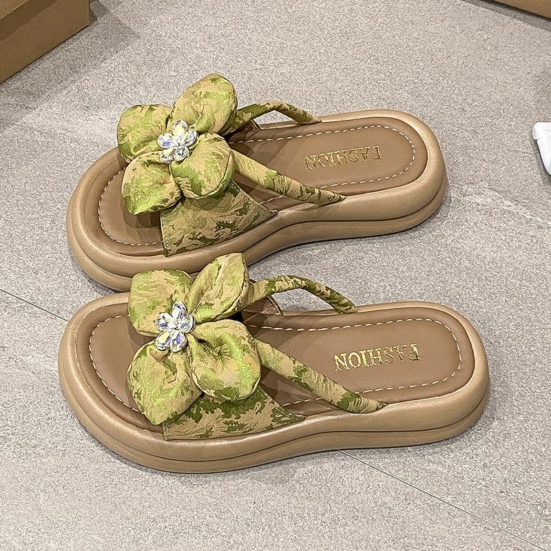 2025 summer new flower beach slippers women's summer wear seaside vacation with skirt thick-soled sandals