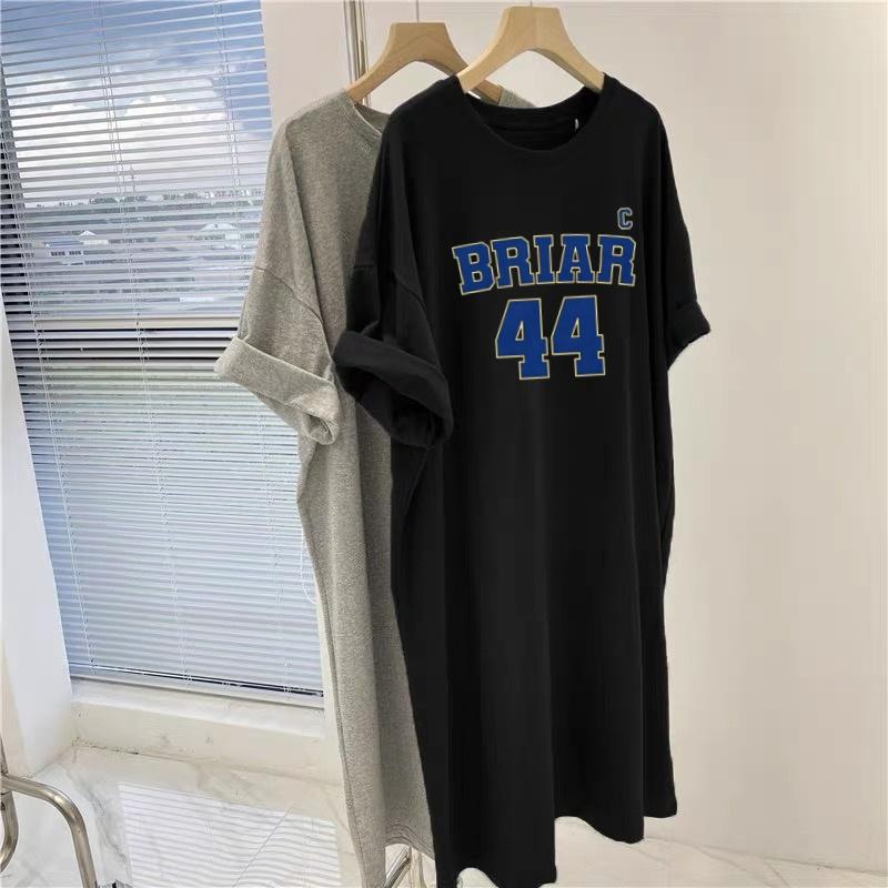Abito a T-shirt Larga Fuori dal Campus con Scollo Rotondo e Stampa, Abito Lungo per Stile Rilassato, Camicia da Notte da Donna al Ginocchio