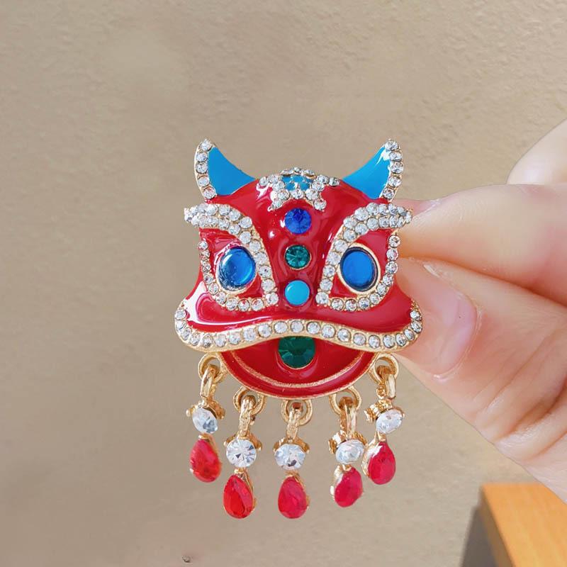 

Elegant Retro Lion Brooch - High-Grade Corsage Lapel Pin for Women s Suit.