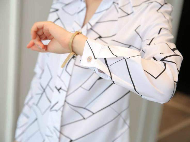 Kadın Moda Çizgili Baskılı Beyaz Gömlek V Yaka Dar Kesim Ofis İş Gömleği Bluz Üstler