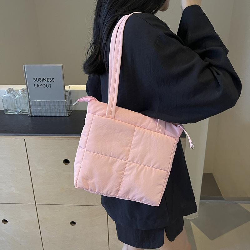 2025 new cotton bag fashion solid color simple casual commuting shoulder bag light niche car stitching handbag
