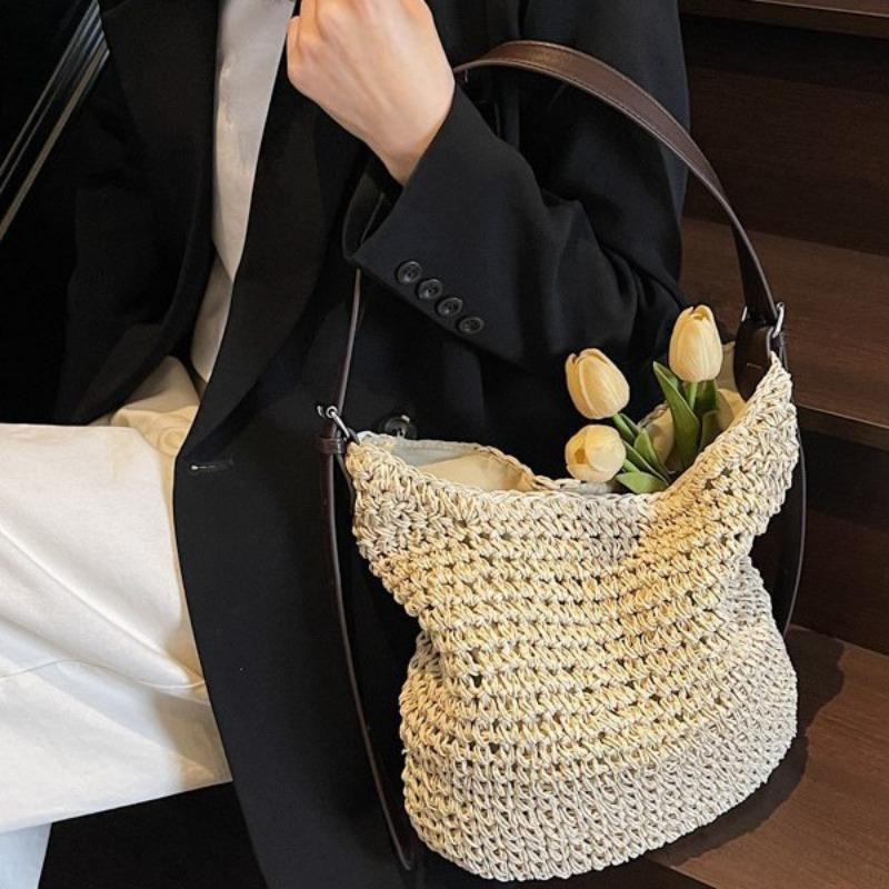 Large Capacity Straw Shoulder Bag Women's New Niche Woven Holiday Wind Beach Leisure Armpit Bag