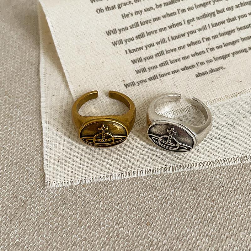 Vintage Distressed Oval Metal Planet Ring: Unique High-End Fashion Accessory for Women