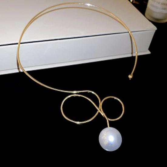 Elegant French Irregular Pearl Pendant Necklace: Versatile Luxury Clavicle Jewelry for Women