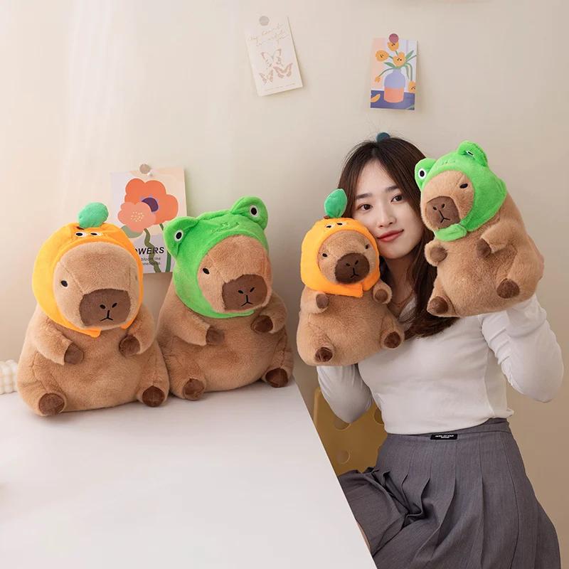 Peluche de Capibara Lindo 30/40cm Kawaii Capibara Esponjoso Llevando Sombrero de Rana Sombrero Naranja Animales de Peluche Regalo para Niños Decoración del Hogar