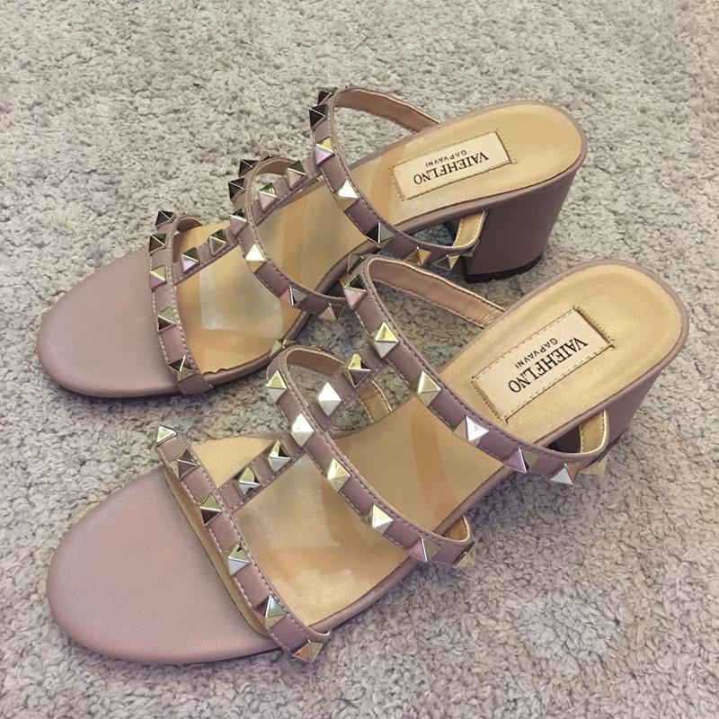 New Rivet Thick Heel Slippers Wear New Versatile Leather Sheepskin Word with Open Toe Medium Heel Cool Slippers Women