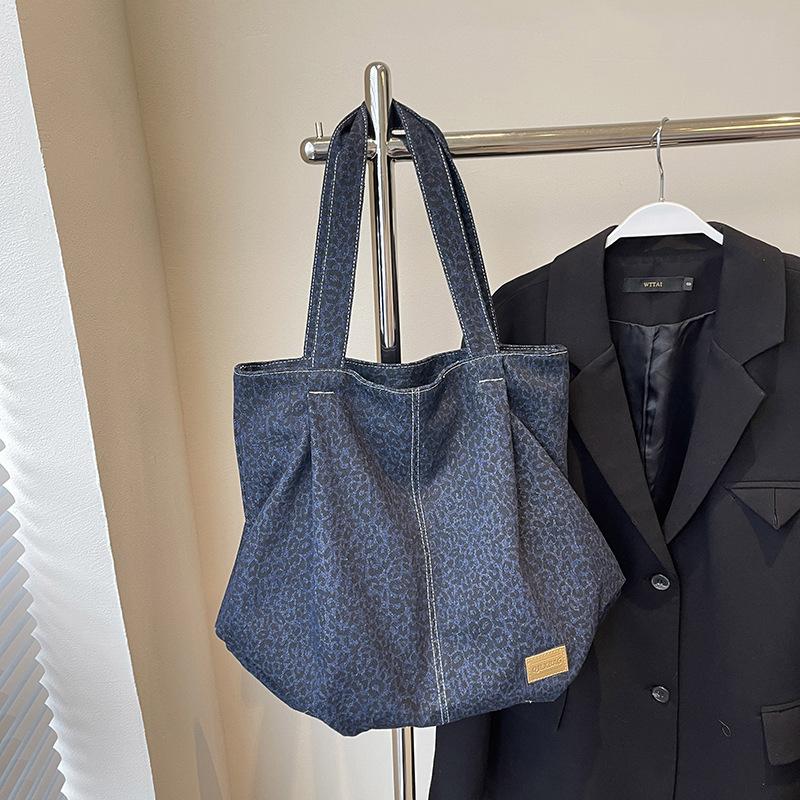 2025 Autumn and Winter Simple Denim Shoulder Bag Fashionable Large-capacity Commuter Tote Women's Bag Student Class Leisure Schoolbag