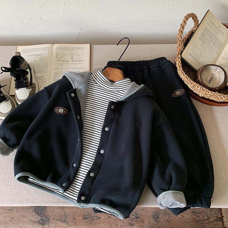 Kino Chlapecká zimní fleecová souprava: Korejský styl Zesílený teplý kabát a ležérní kalhoty dvoudílný