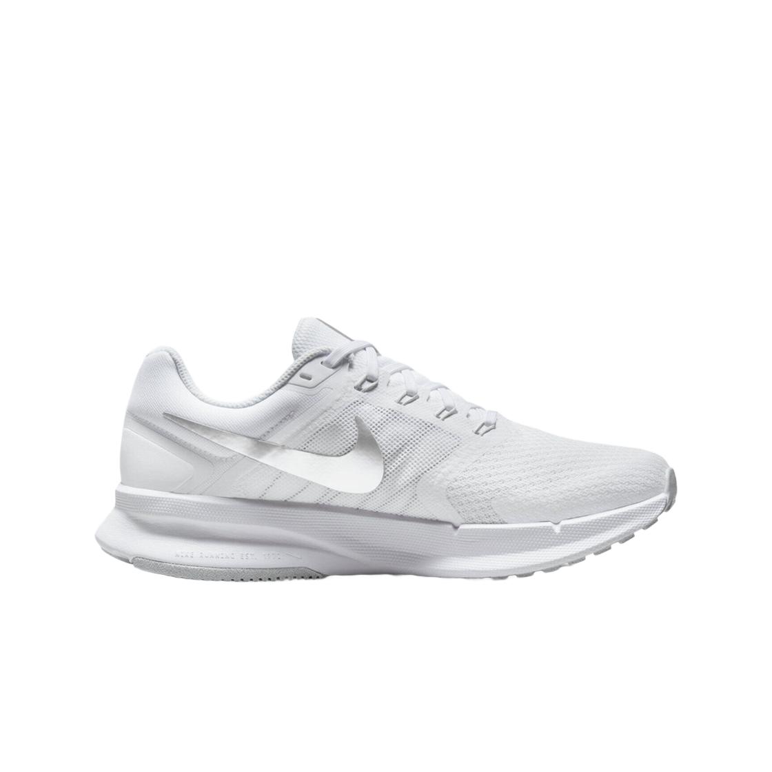 

(в) Nike Run Swift 3 Белый Металлик Серебристый 240