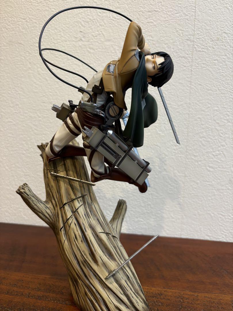 

[USED] *Reserved for Momochamu Attack on Titan Levi 1/8 scale figure Kotobukiya