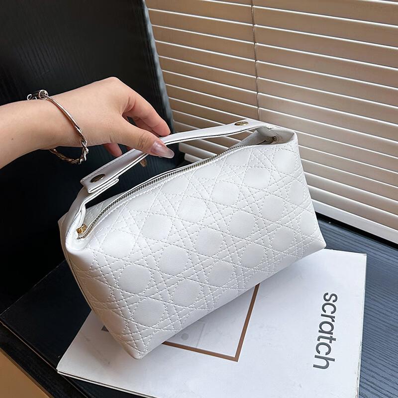 Quilted Large Capacity Portable Cosmetic Travel Bag