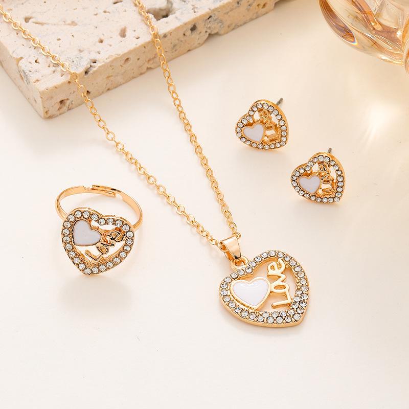 Комплект украшений Love: Модное ожерелье, серьги, кольцо с бриллиантами Heart & LOVE CK0077 3-piece set белый