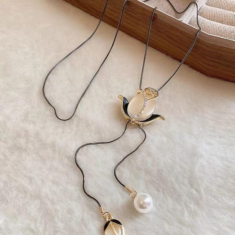 1Pcs New Trendy Korean Fashion Clothes Pendant Geometric Jewelry Vinatge Crystal Water Drop Sweater Long Necklaces For Women