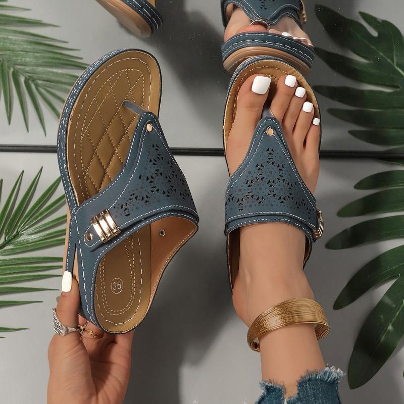 Flip-flops Women's Large Size Toe Hollow Breathable Cool Slippers Women's Fashionable Versatile and Lightweight Sandals Women