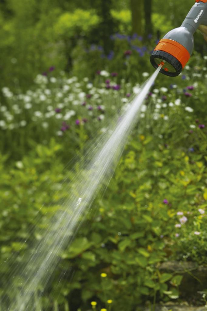GARDENA Multi-Spray Gun with Water Stop Connector, Gray/Orange, 18343-32, Product Warranty: Up to 5 Years