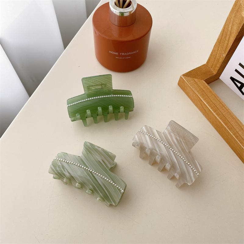 Trendy Elegant Hair Claw Clip For Women In Acetate With Pearl Accents For Style Everyday