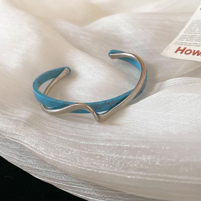 Gold-Plated Textured Open Bangle: Korean Style, High-End Cold Aesthetic