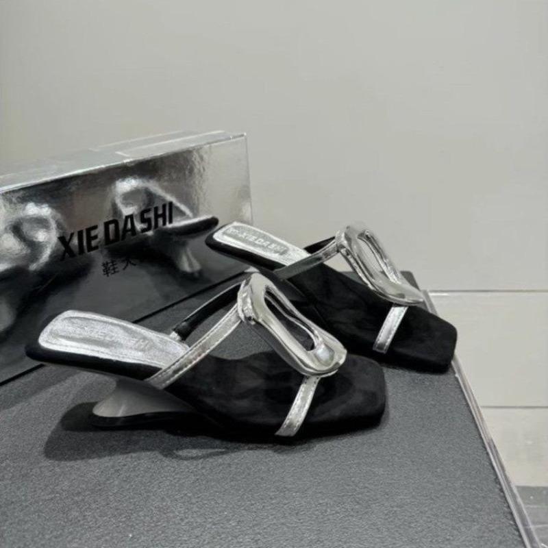 Mode Sommer Neue Sandalen Eckiger Zeh Offene Zehenpartie Metallschnalle Ausschnitt Zum Hineinschlüpfen Verschleißfest Spezielle Form Hausschuhe