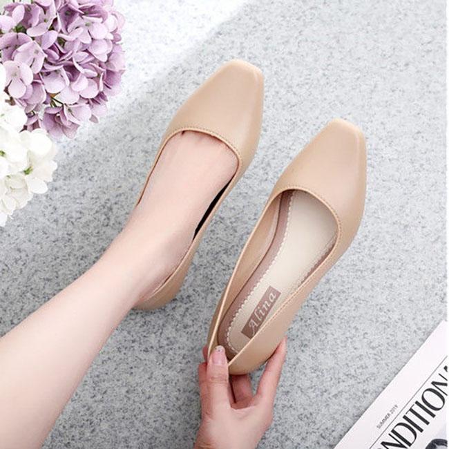 Einzelschuh Damen Koreanische Version Mode Weiche Sohle Bequeme Oberbekleidung Damen Sandalen Rutschfeste Blockabsatz Arbeitsschuhe Vier Jahreszeiten Gummischuhe