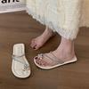 Franse kleine coole slippers met platte zool dames 2025 nieuwe zomer zachte zool met strass steentjes mooie strandsandalen vismond