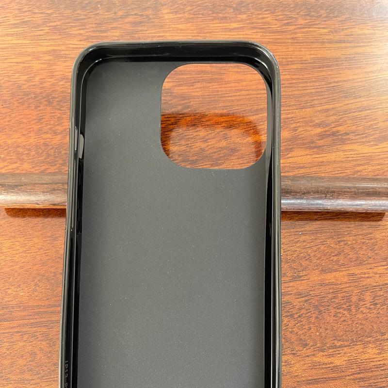 Foreign trade black TPU injection molding mobile phone case material, matte color mobile phone protective leather case printing picture processing