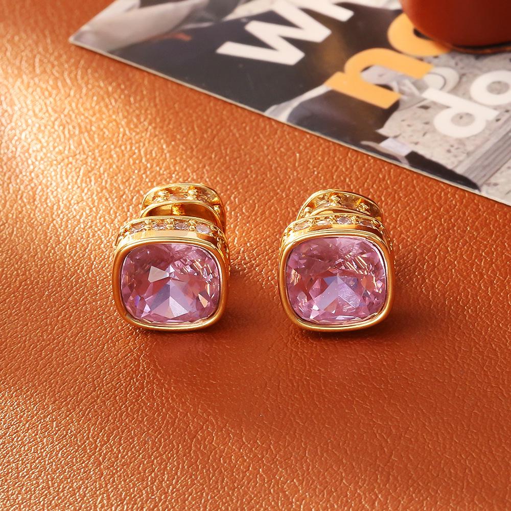 Orecchini a Bottone in Zircone Rosso Raffinati: Rame placcato oro di alta gamma in stile dolce e cool